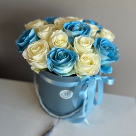 White and Blue Roses Box